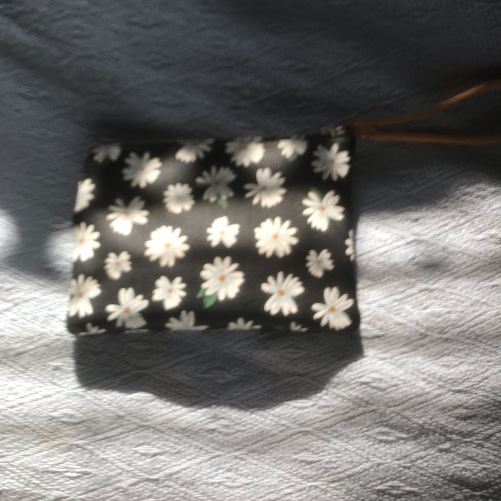 Flower wristlet